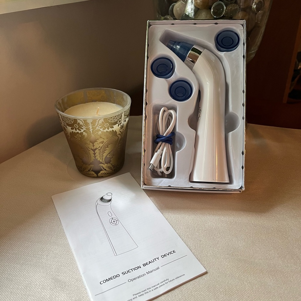 Comedo Suction Beauty Device - White